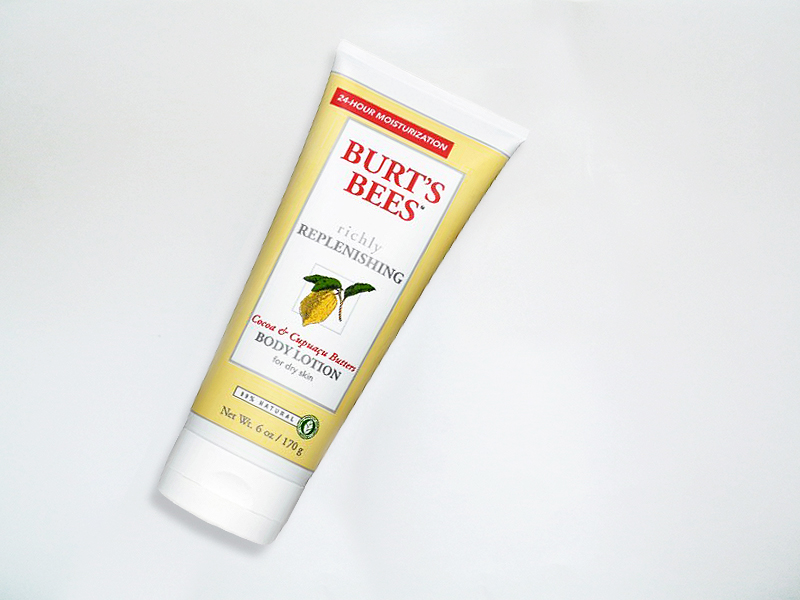 BURT’S BEES: Body lotion al cacao & cupuaçu per pelli secche